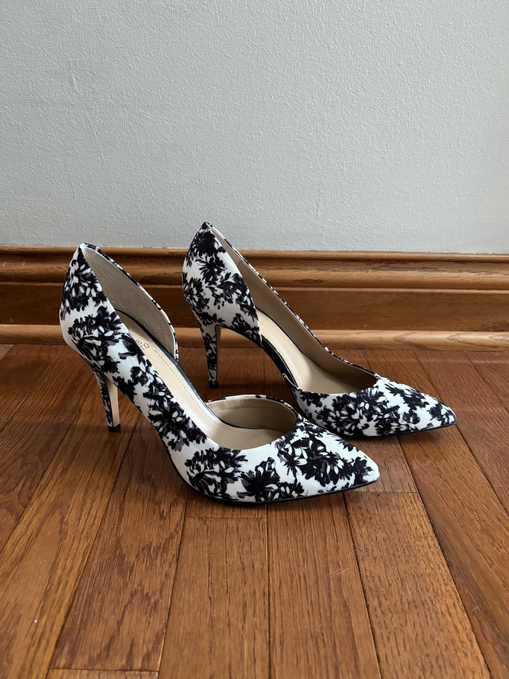 Vince Camuto Black and White Floral Print Pumps